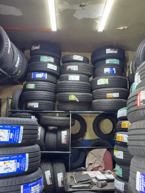 Stock de neumáticos nuevos y seminuevos de distintas medidas